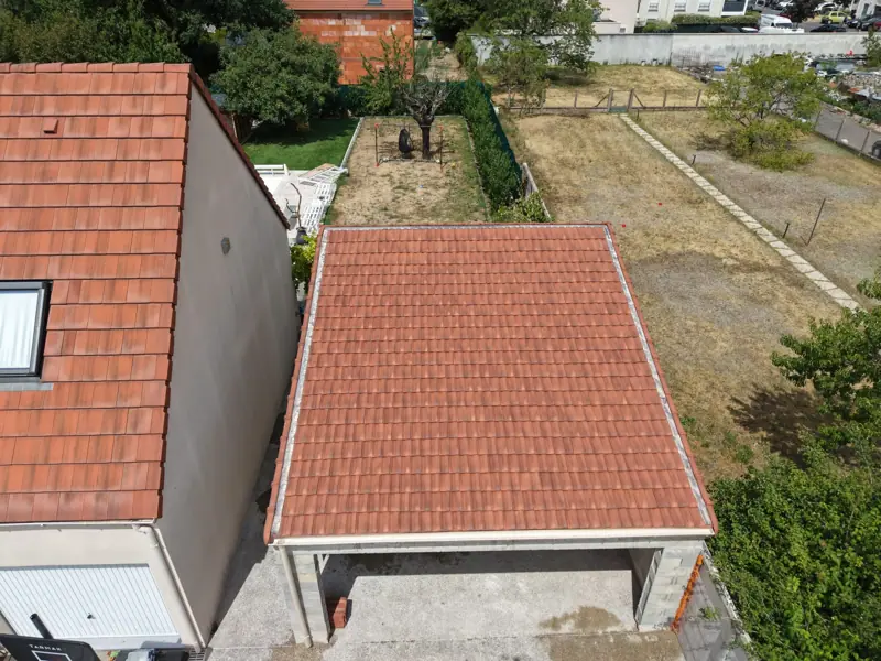 Dépendance couverte, vue côté jardin