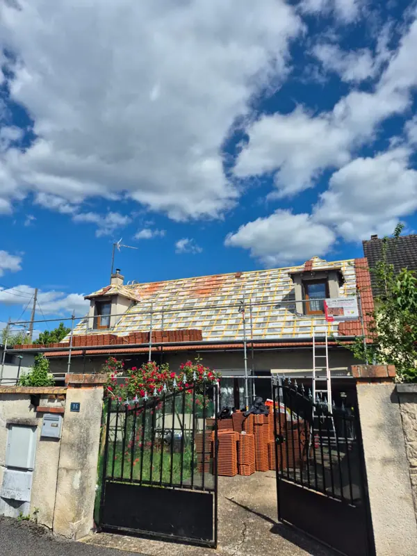 Pavillon avant réfection de toiture, couverture déposée